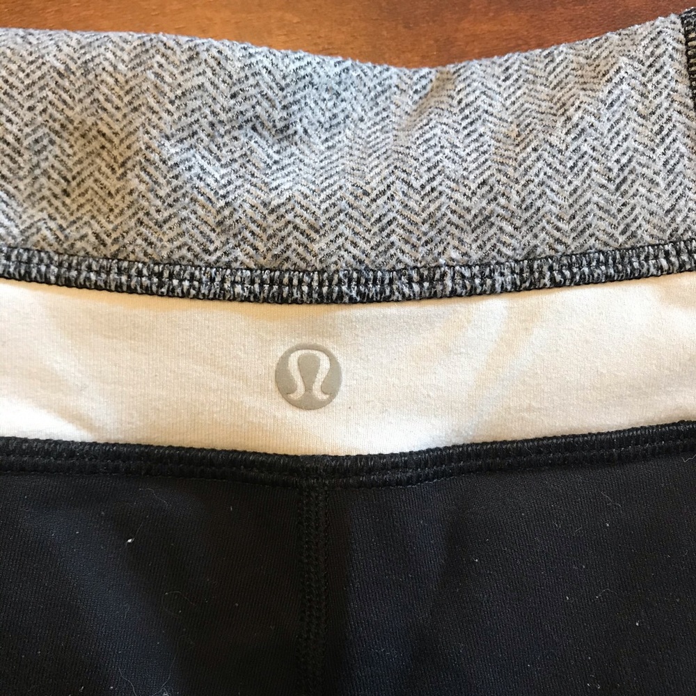 Lululemon flared leggings - Picture 4 of 5